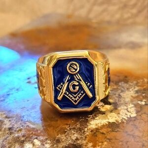 🐿 5/$25 🐿 NEW Goldtone and Blue Masonic Ring Size 8 R1P12